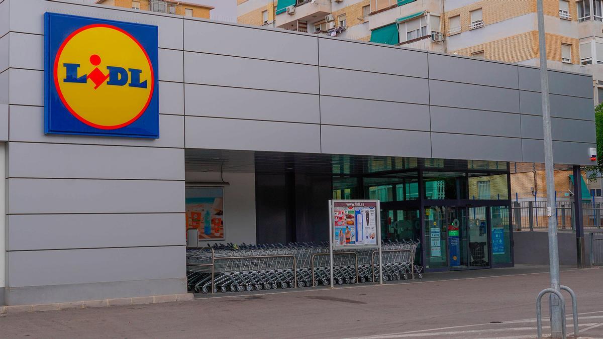 Mañana se esperan colas kilométricas en Lidl para conseguir el puf para terraza más barata del mercado: con respaldo y se adapta a cualquier rincón