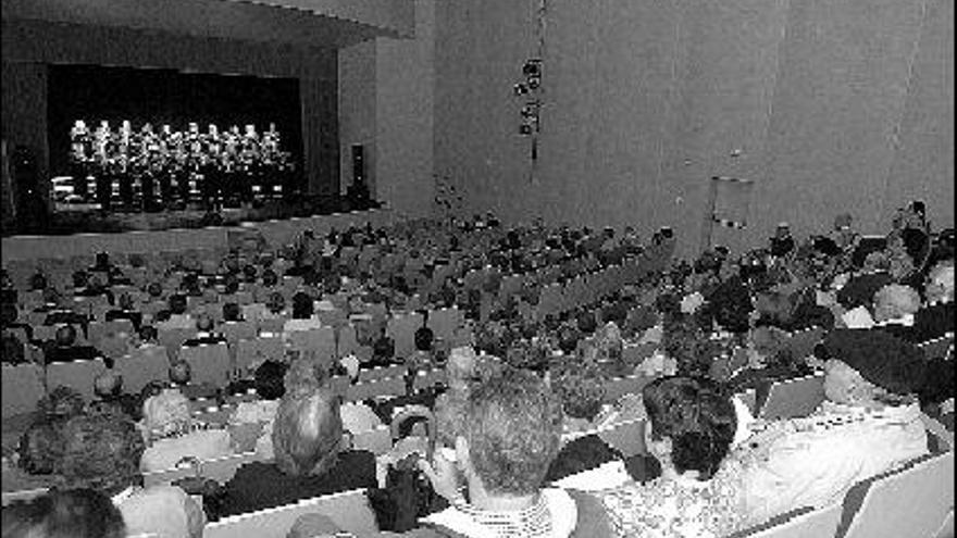 El Orfeón de Mieres, durante el recital ofrecido en la Casa de Cultura.