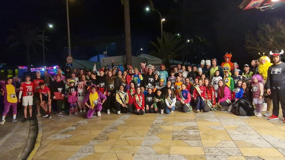 Los participantes en la carrera de disfraces han disfrutado de esta peculiar competición.