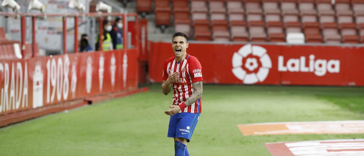 Djuka celebra un gol con el Sporting