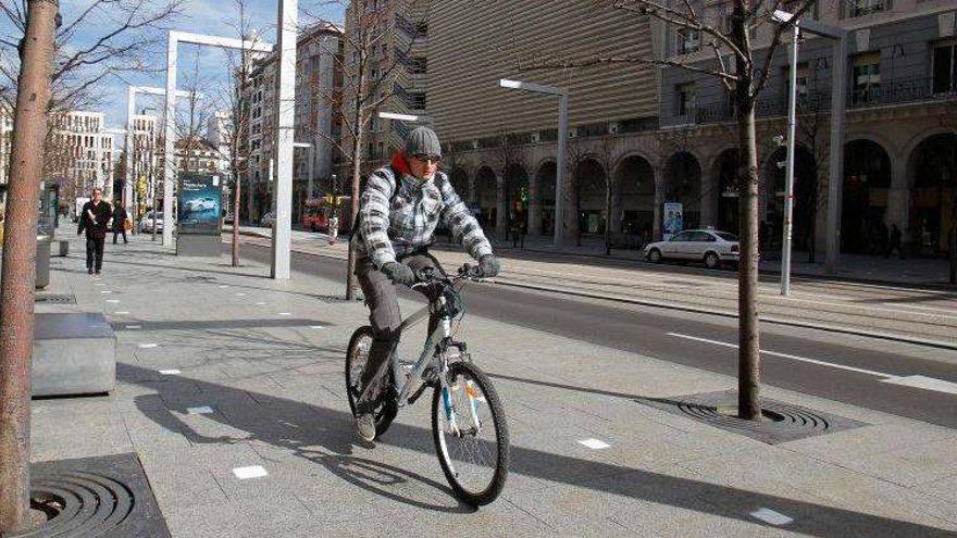 Zaragoza no rebajará las condiciones para usar la bicicleta en las aceras