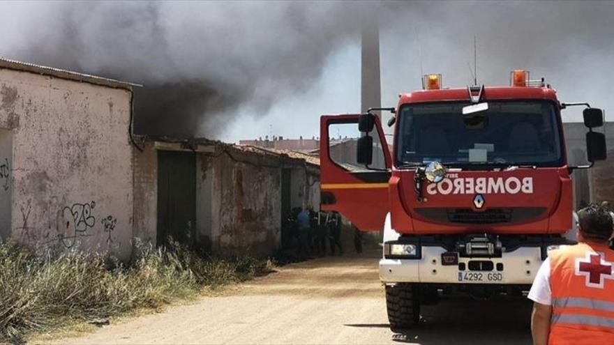 incendiada una nave en la zona del pío xii