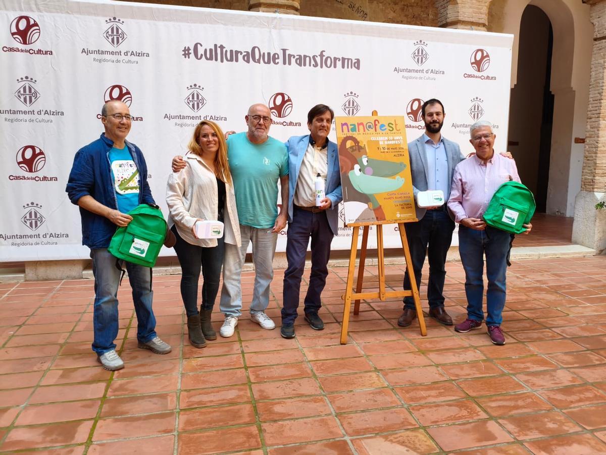 El exalcalde Diego Gómez, Aida Ginestar, Jordi Verdú, el alcalde Alfons Domínguez, Israel Pérez y su antecesor, Alfred Aranda.