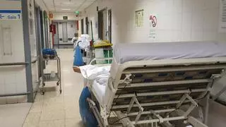 El drama que tienen que sufrir los pacientes en las urgencias de La Paz: "Hay camas por todas partes"