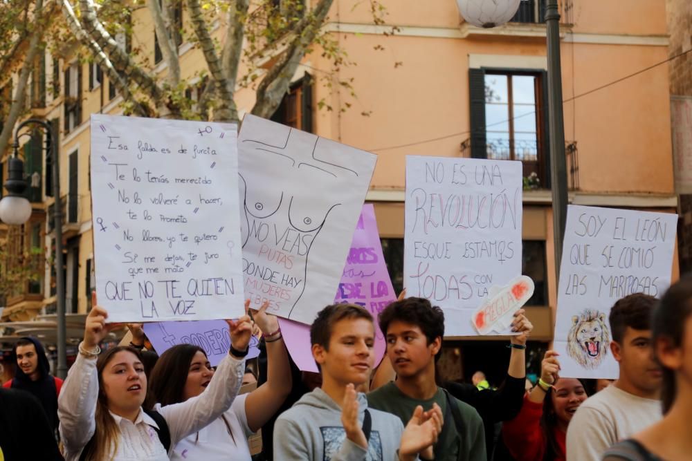 Un millar de estudiantes protestan en Palma por el machismo