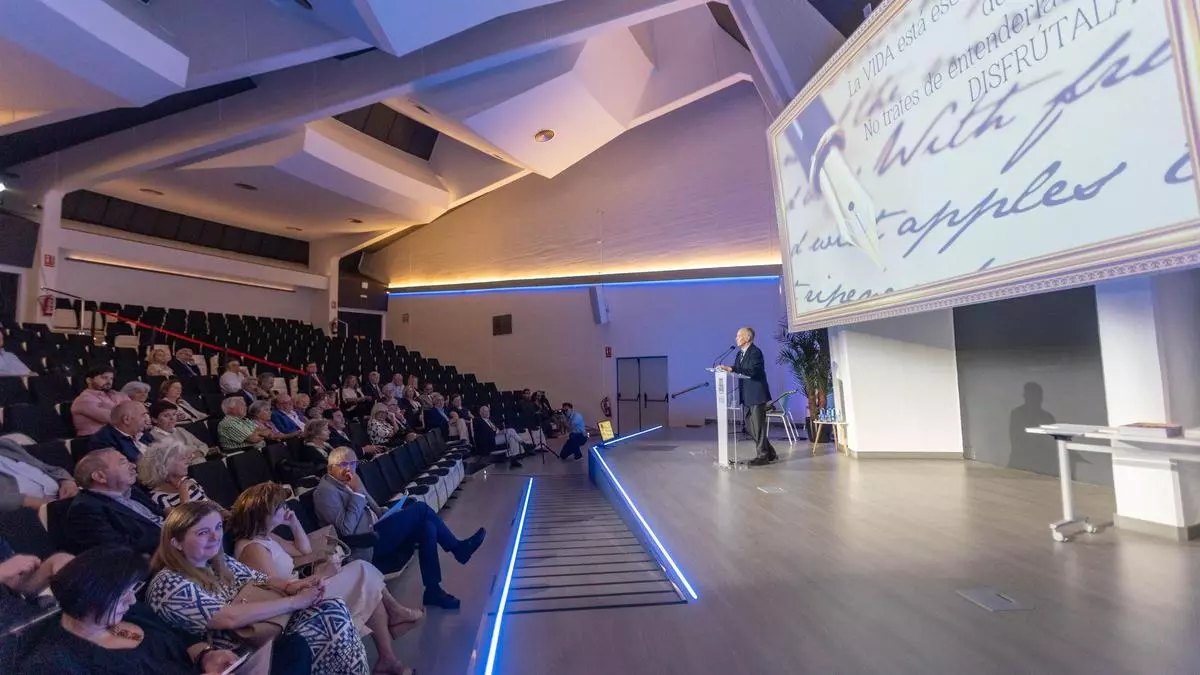 Homenaje a 152 médicos alicantinos que han cumplido 70 años