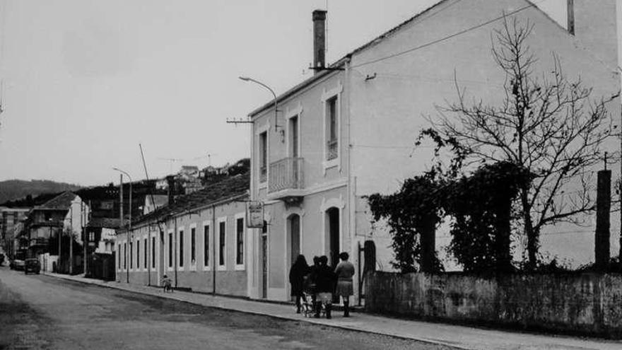 Una imagen del antiguo cuartel, en los años 50, en la calle Pazos Fontenla. // Archivo Asociación Cultural Santos Reis