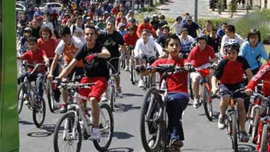 5.000 ciclistas ocupan las calles de Cáceres