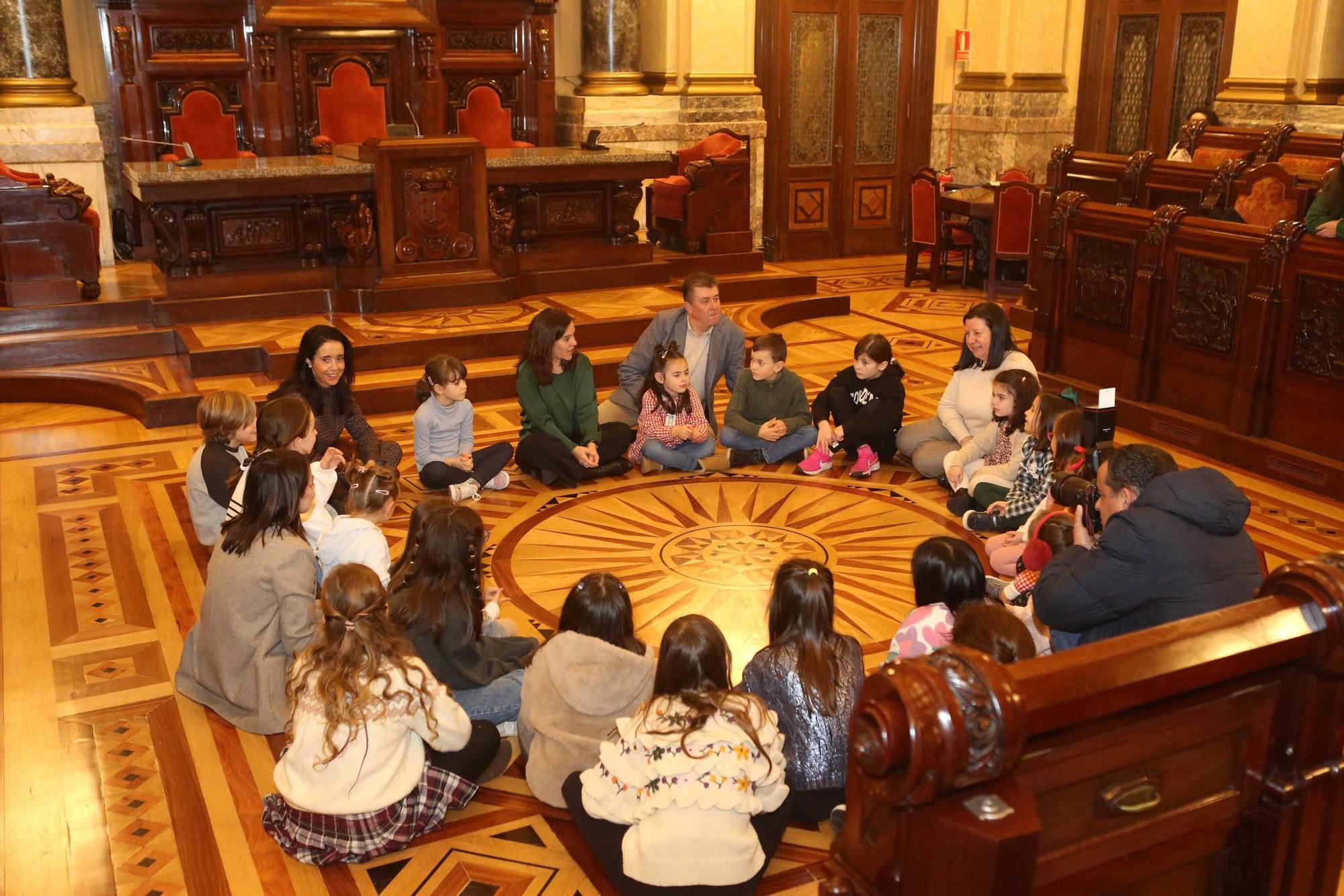 Recepción en María Pita a alumnos del CEIP María Pita por el programa 'Tripulando a Igualdade'