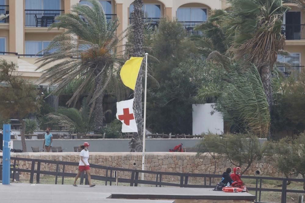 El viento vara ocho barcos en Sant Antoni