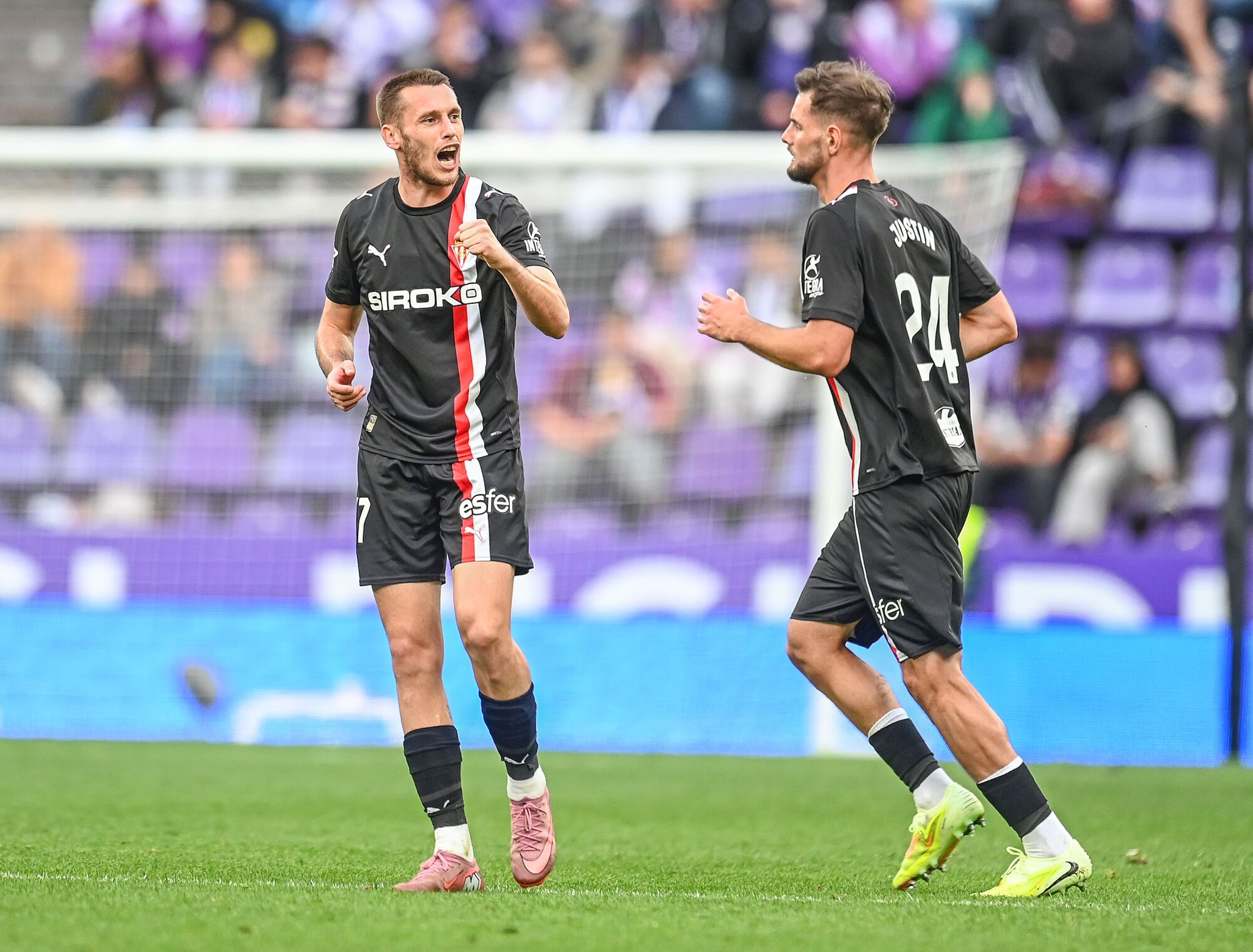 Fútbol. Partido correspondiente a la jornada 10 de Segunda División temporada 2025-2026 entre el Real Valladolid y el Sport. Gijón. Estadio Municipal José Zorrilla Partido de la Liga Hypermotion entre el Real Valladolid CF y el Real Sporting celebrado en el estadio José Zorrilla, Valladolid. 19/10/2025 - Ricardo Ordóñez