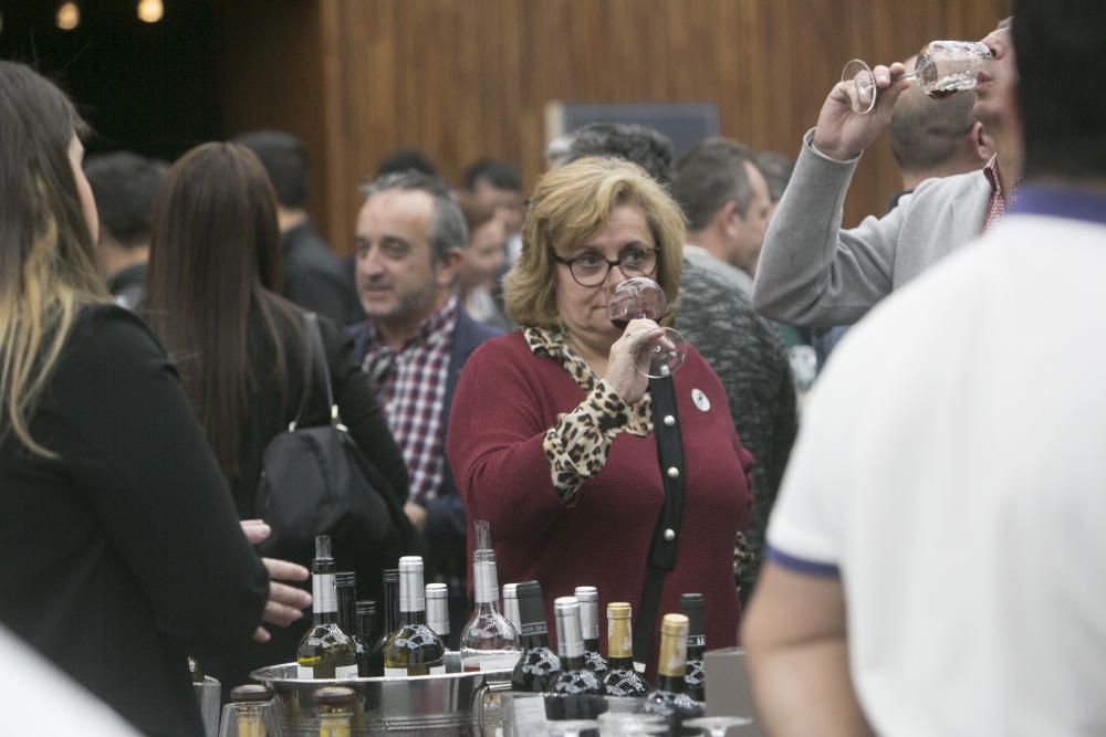 La DOP Vinos Alicante entrega al Museo del Prado el Premio Fondillón