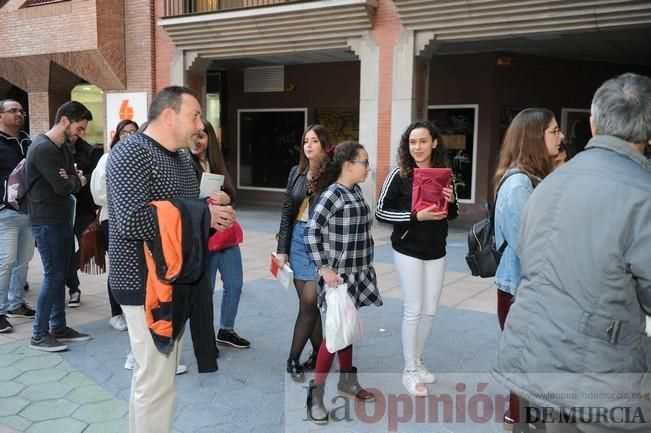 Javier Castillo firma su nueva novela, 'El día que se perdió el amor', en la Casa del Libro de Murcia