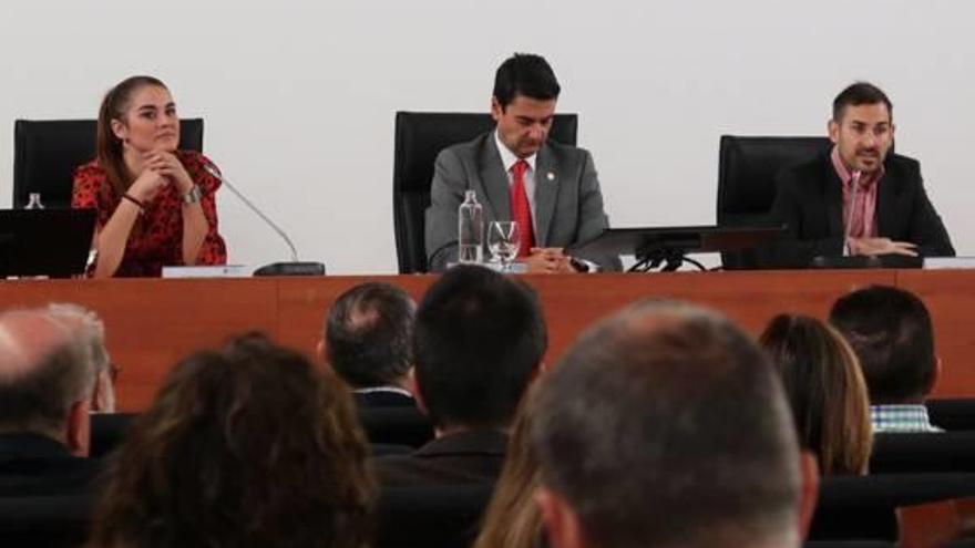 Mollà y Campillo, en la Jornada sobre l&#039;Albufera. En el centro, el rector Francisco Mora.