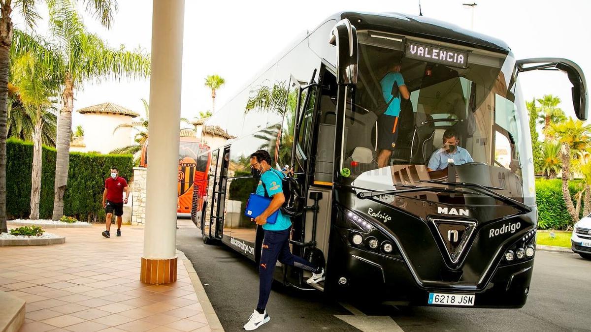 Bordalás a la llegada al stage de pretemporada en Oliva