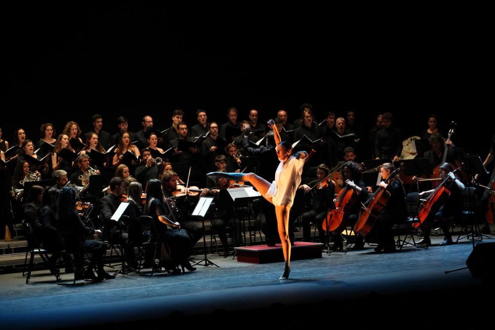 Actuación en el Jovellanos de Víctor Manuel con  la Orquesta de Siero, "El León de Oro", Dana Raz y Andreas Prittwitz