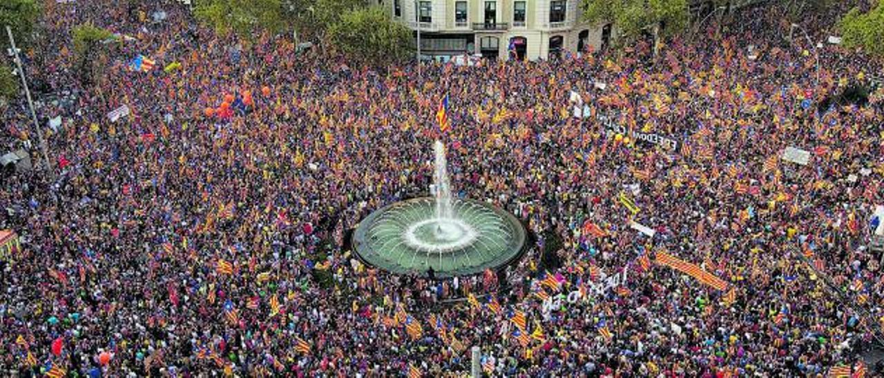 La primera manifestació independentista multitudinària va col·lapsar els carrers del centre de Barcelona l’any 2012