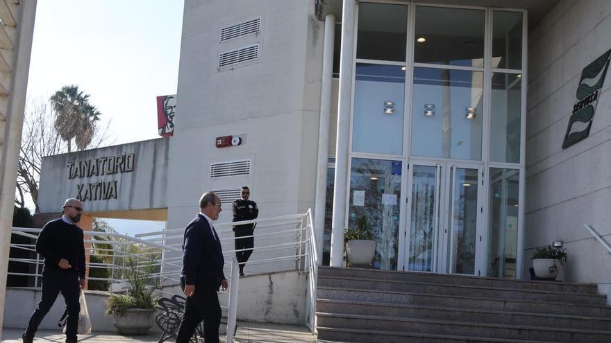 Hijos y familiares de Antonio Tejero acuden al velatorio en Xàtiva