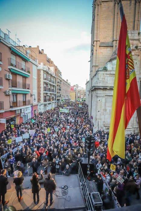 Veinte mil personas reclamaron ayer en las calles de Orihuela la derogación de la ley de Plurilingüismo