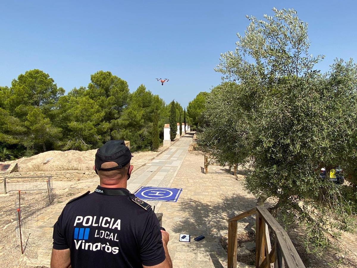 Foto de archivo de un agente de la Policía Local de Vinaròs.