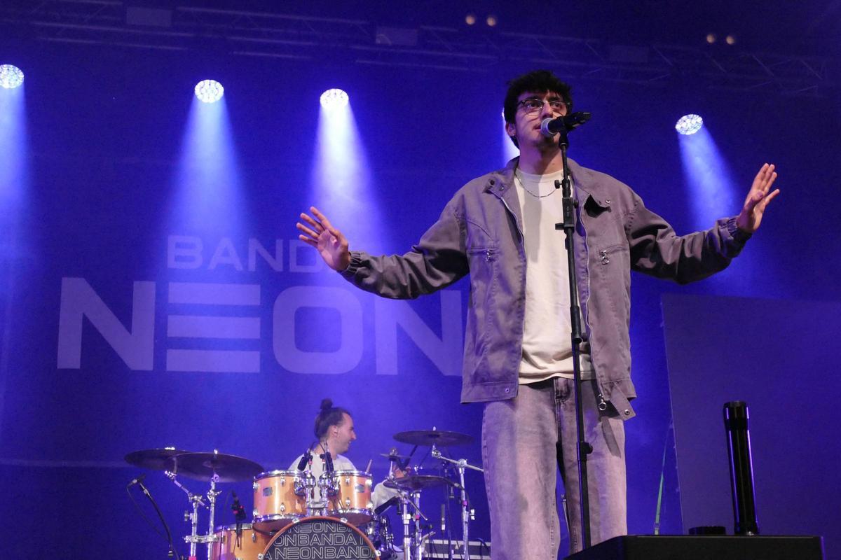 EN IMATGES | La Banda Neon i Dj Ruben Rider van animar la segona nit del Rampell
