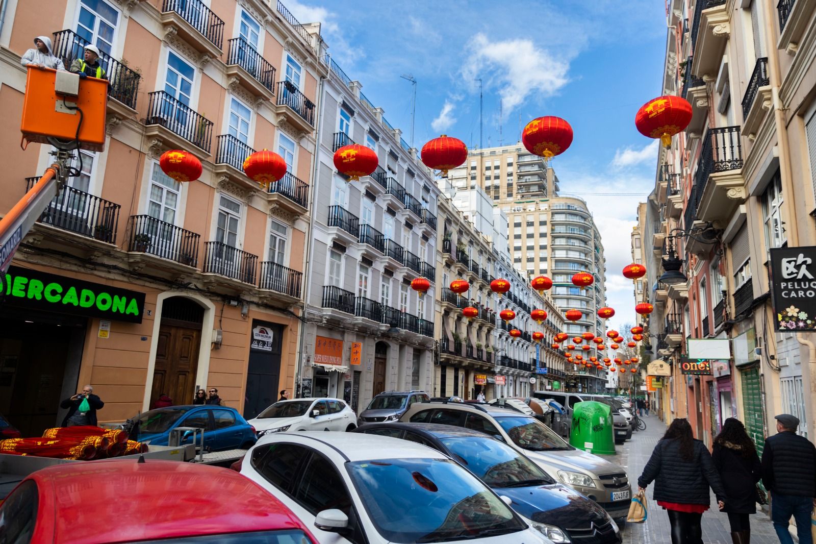 Así ha sido el montaje del nuevo año chino en el Chinatown de València