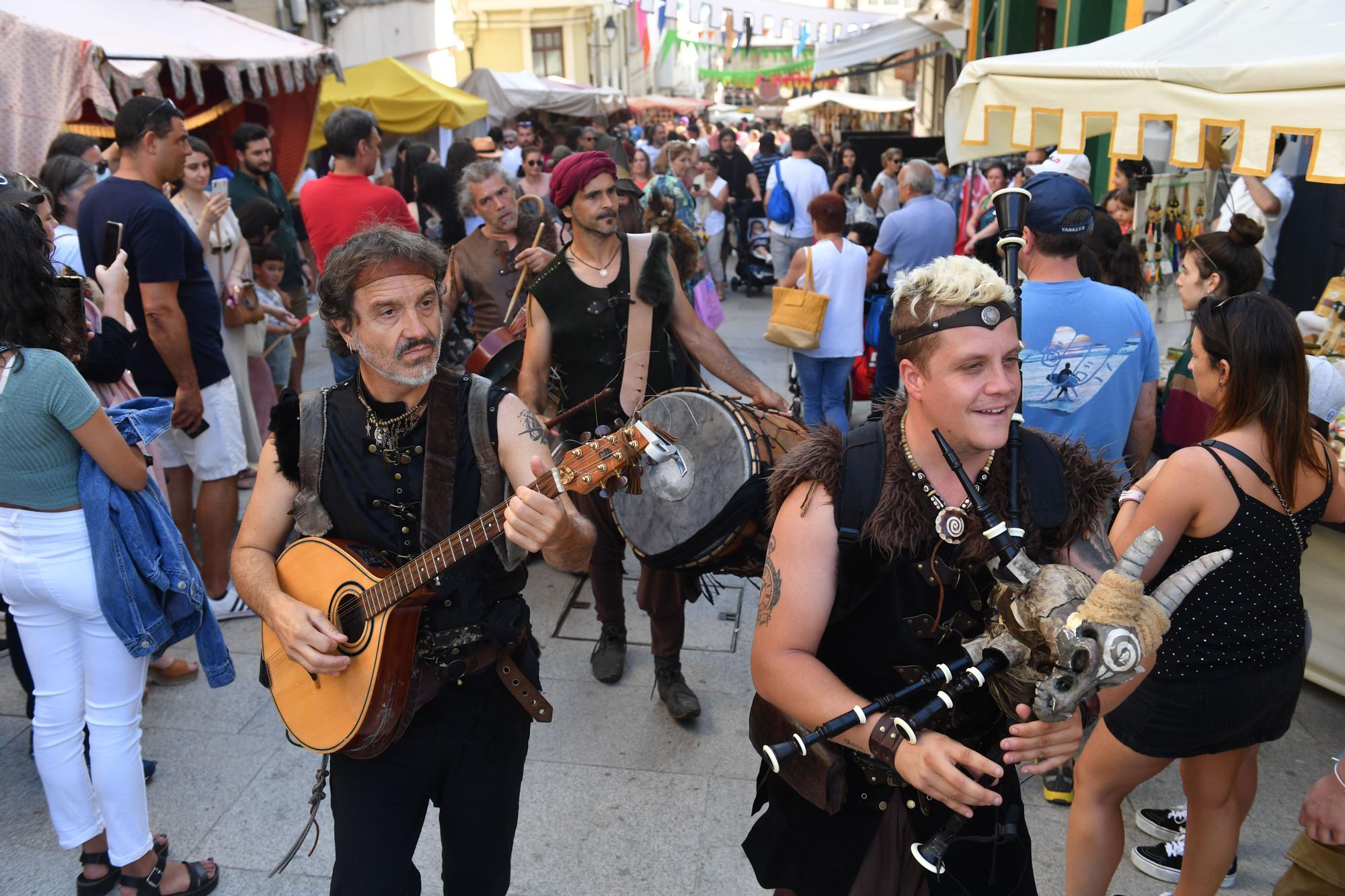 La Feira das Marabillas se despide de la Ciudad Vieja tras retomar la tradición medieval