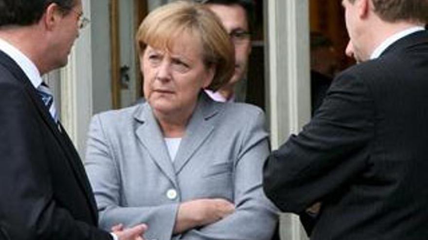 Merkel aprueba un paquete de ayudas de 470.000 millones de euros