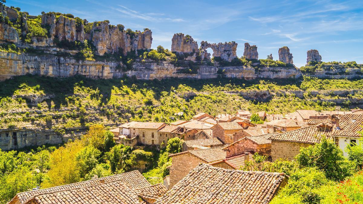 Este paraje remoto esconde el pueblo al que siempre volvía Miguel Delibes (y que todos deberíamos conocer)