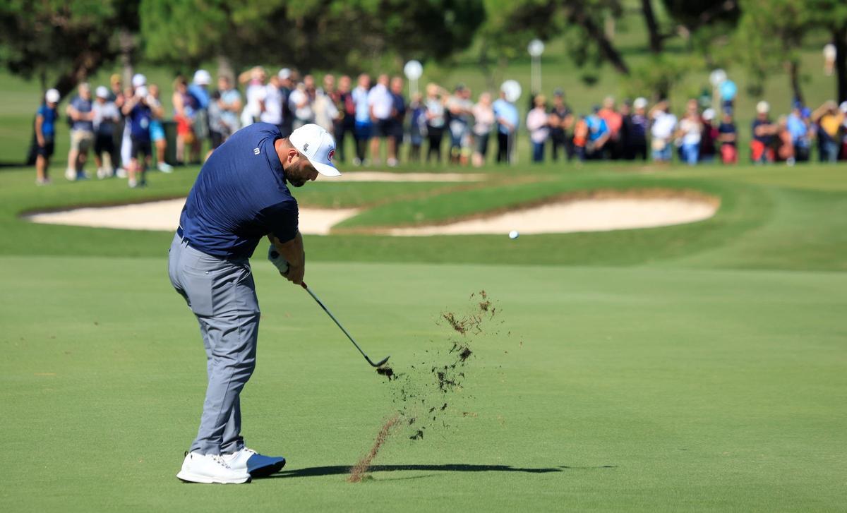 Rahm ejecuta un golpe durante la tercera jornada del Andalucía Masters