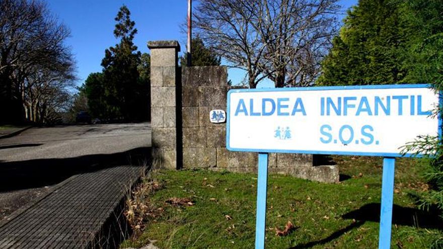 Entrada del centro de Aldeas Infantiles en Redondela // Salvador Sas