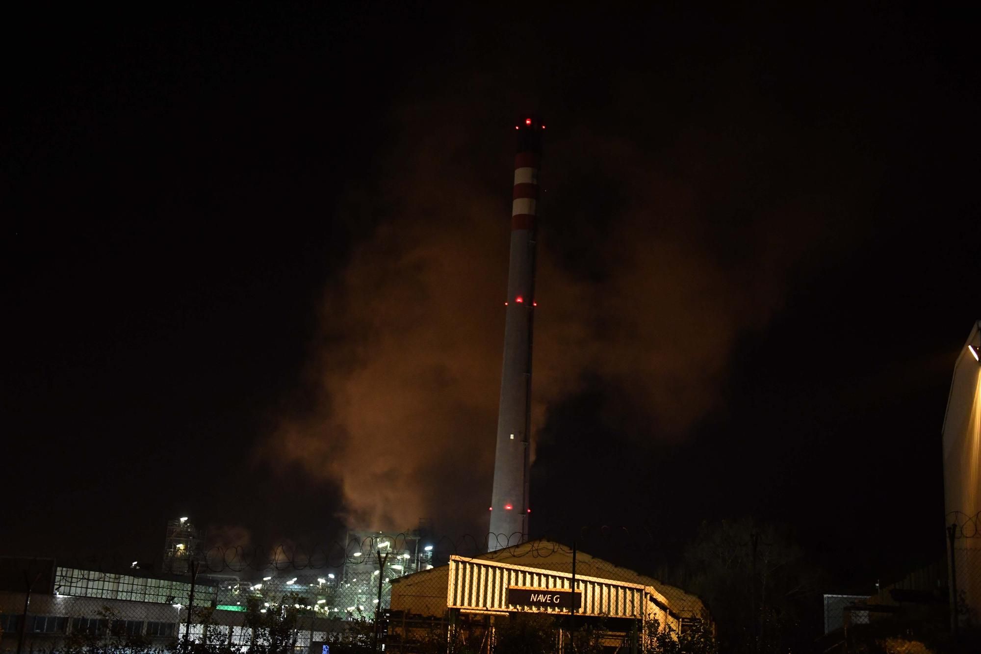 Fuego en la refinería de A Coruña