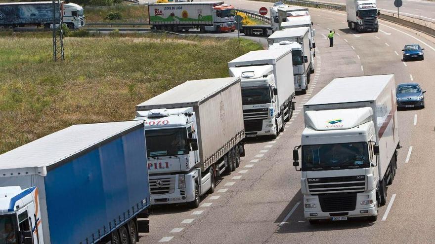 Bruselas propone que los camiones vendidos a partir de 2040 emitan un 90% menos de CO2