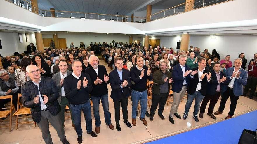 Candidatos del PP a las alcaldías junto a Alberto Núñez Feijóo y Alfonso Rueda. // Gustavo Santos