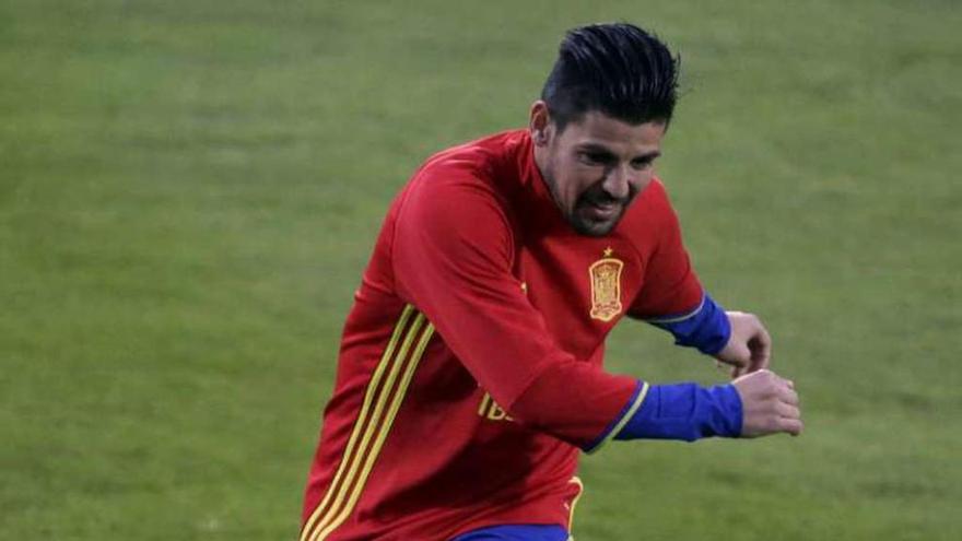 Nolito, sonriente junto a Juanfran, ayer en Las Rozas. // Javier Lizón