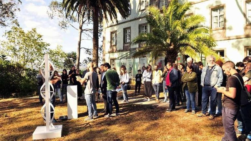 Una de las intevenciones, ayer, en San Simón, Redondela. // O. Rojo