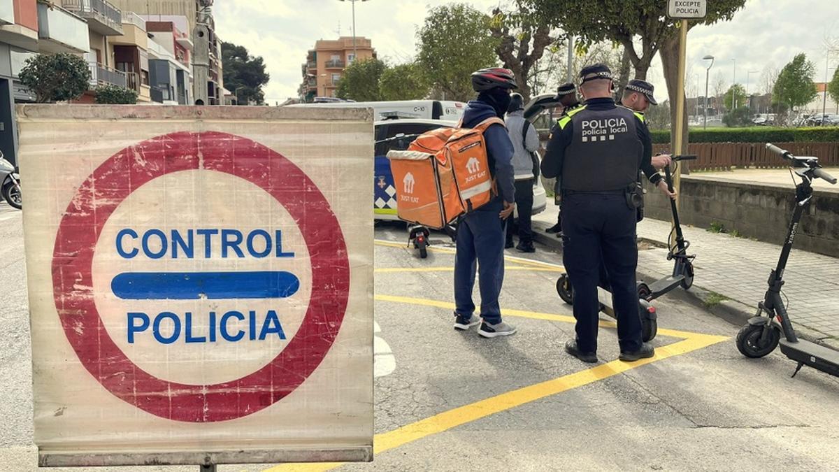 Les imatges de la campanya de control dels patinets de Blanes Les imatges de la campanya de control dels patinets de Blanes