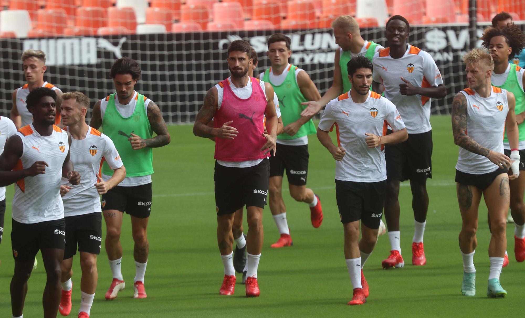 Sesión en Mestalla con Maxi Gómez y Alderete