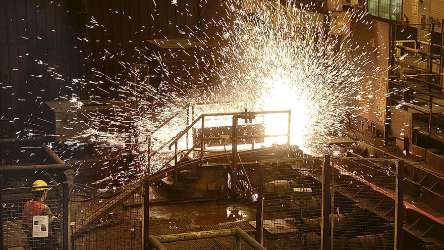 Arcelor da las primeras señales de mejoría con el encendido de las baterías de Veriña y el horno alto B
