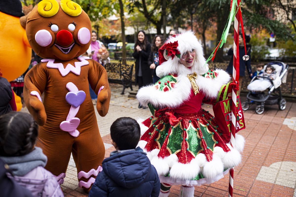 Fotogalería | Así fue el pasacalles navideño en Cáceres