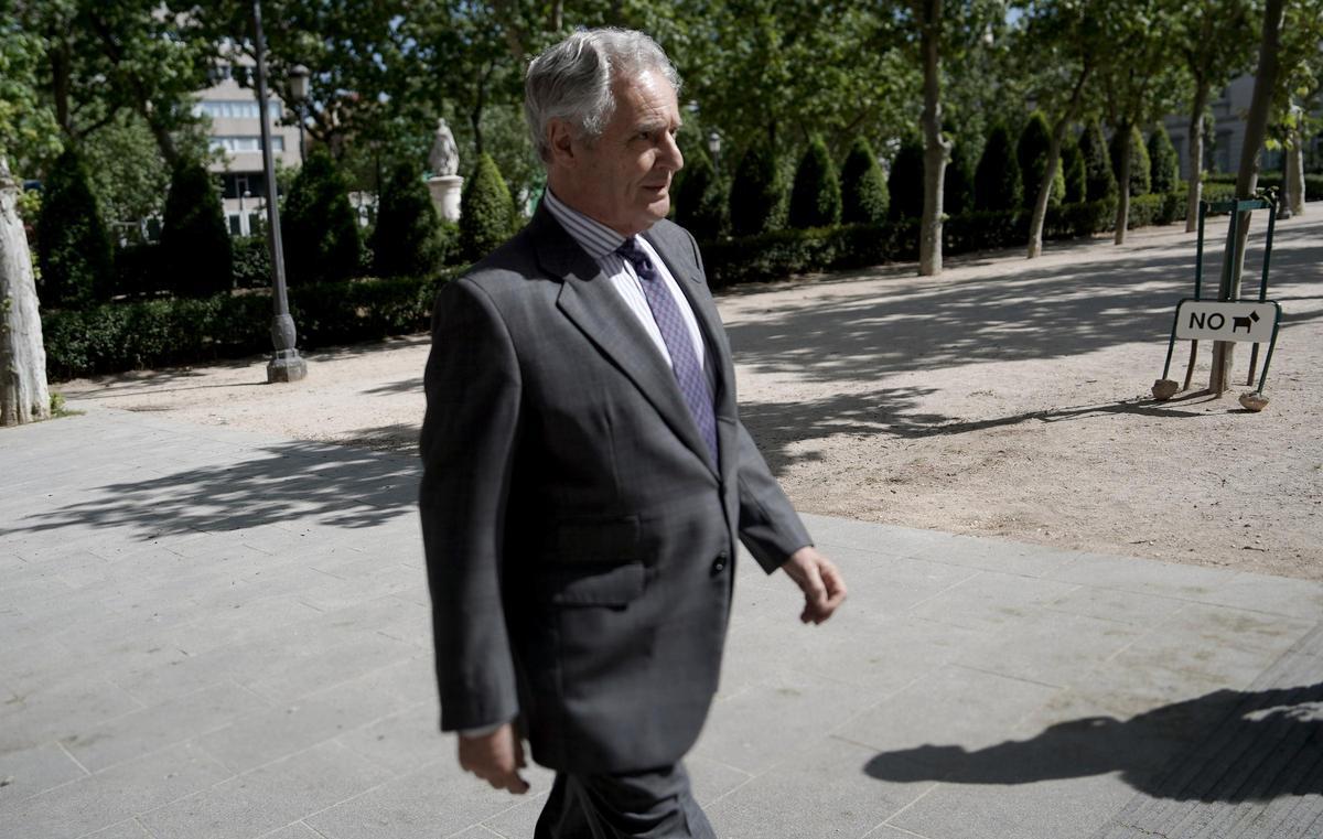 Ignacio López del Hierro, exmarido de la ex secretaria general del PP María Dolores de Cospedal, al llegar al juicio por el caso Kitchen, en la Audiencia Nacional.