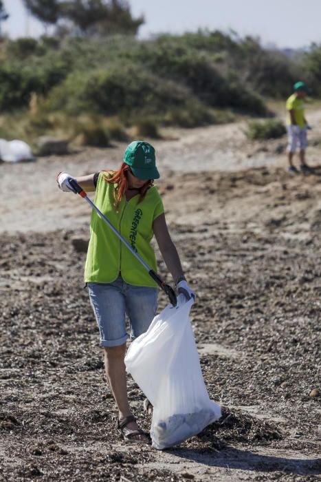 Voluntarios retiran 130 kilos de residuos en Es Carnatge