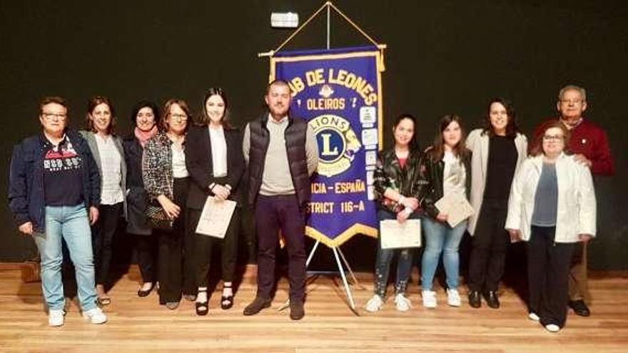 Premiadas y miembros del Club de Leones, en As Torres.