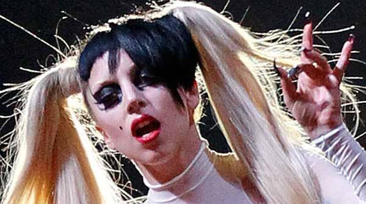 Lady Gaga desfila a la passarel·la de París.
