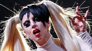 Lady Gaga desfila a la passarel·la de París.