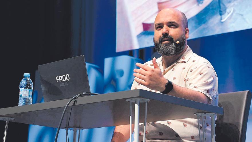 Miguel López, El Hematocrítico, durante su ponencia en el VI Foro de Educación.