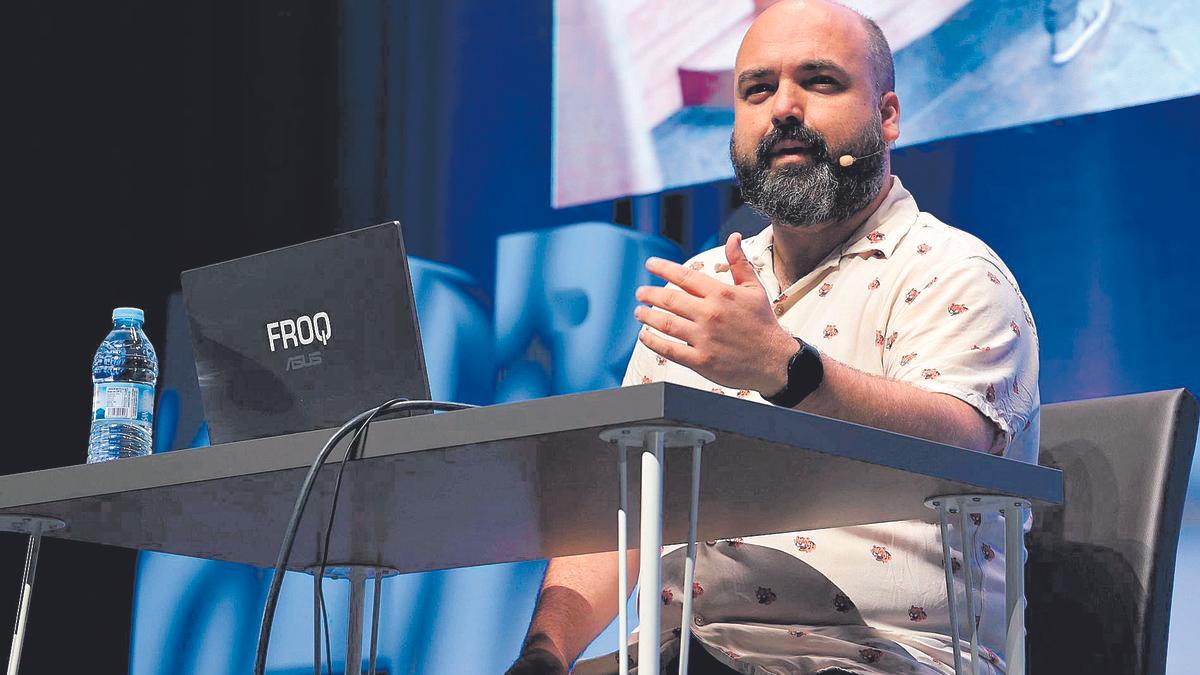 Miguel López, El Hematocrítico, durante su ponencia en el VI Foro de Educación.