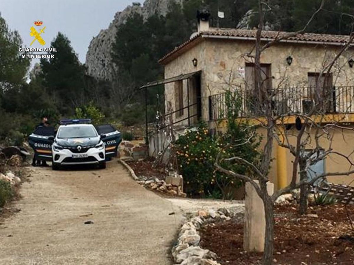 Casa de Tárbena donde estaba la plantación de marihuana.