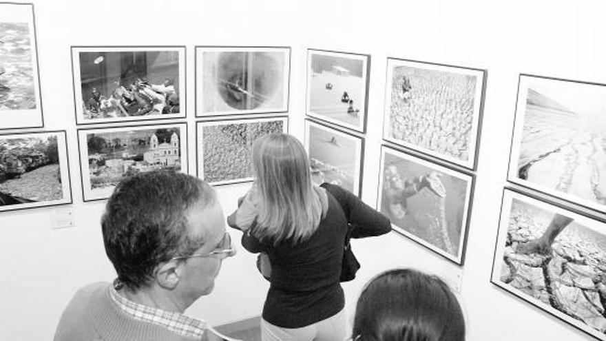 Exposición de imágenes en las Jornadas de Fotoperiodismo de Mieres.