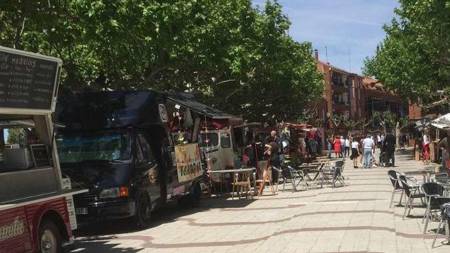 Puestos de comida instalados en la Mota en mayo.